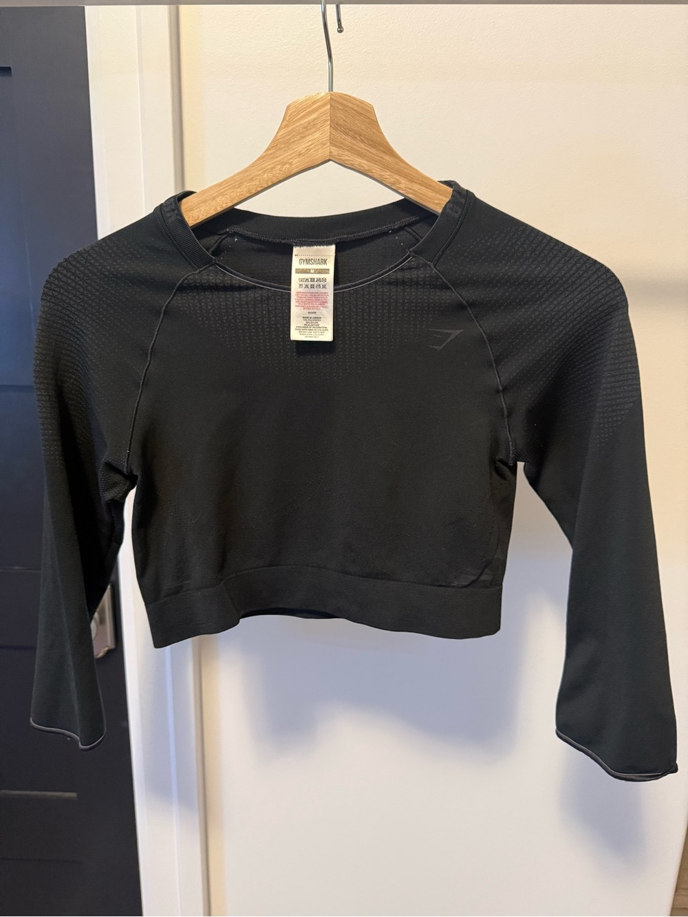 Gymshark Black Cropped Long-Sleeve Performance Top with 3/4 sleeves - Picture 8 of 9